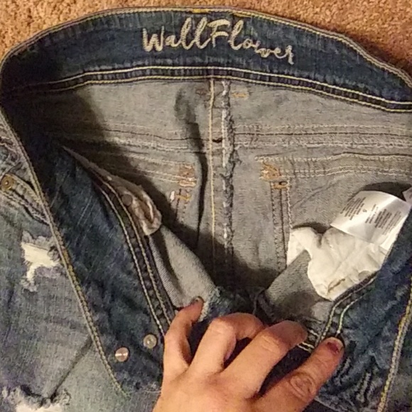 Shorts - Picture 2 of 4